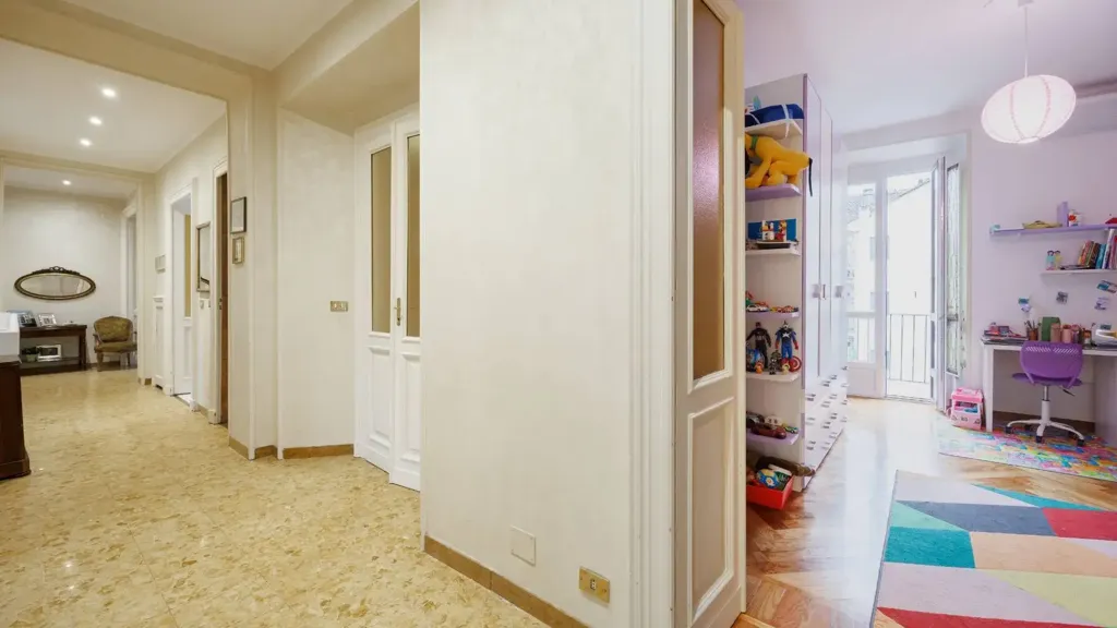 Entrée - Period Apartment with Balcony in Turin