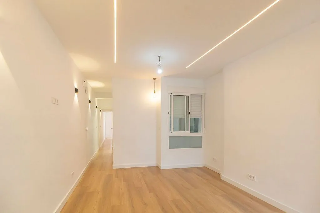 Toad - 2-Bedroom Flat with Balcony in Madrid