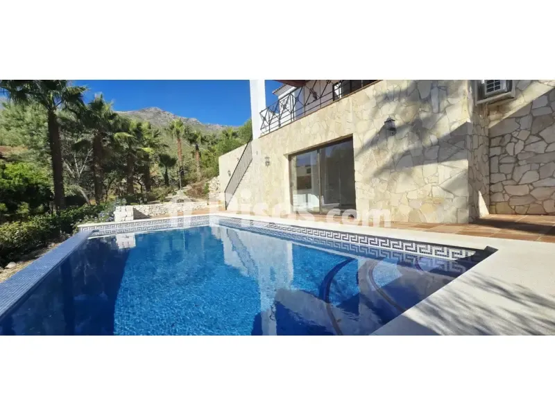 Piscine - Contemporary Villa with Sea Views in Valtocado