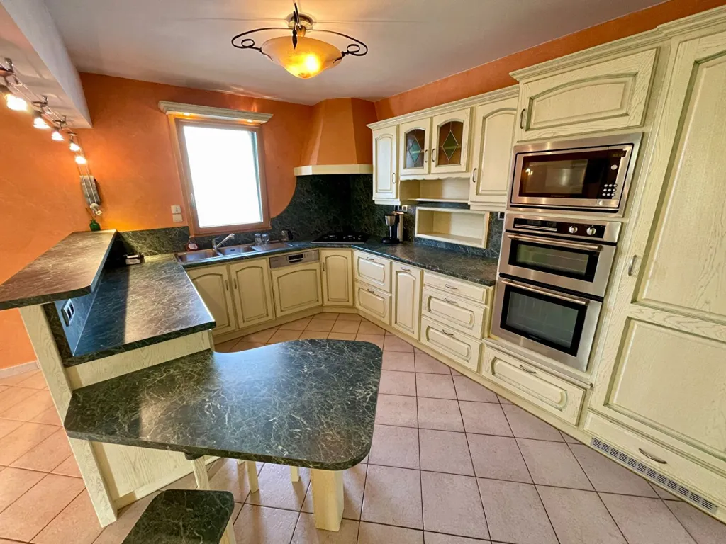 Kitchen - House with Terrace in Plerguer
