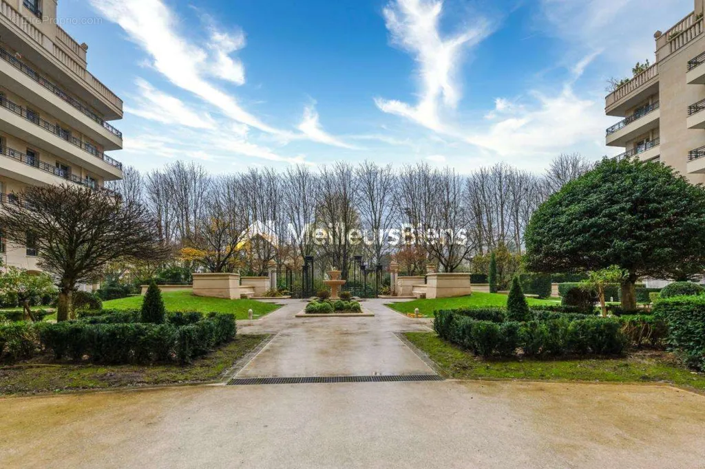 Giardino - Bright & Spacious T2 with Terrace in Levallois-Perret