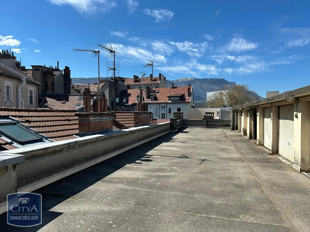 Terrass - Closed Parking Box in Grenoble Centre