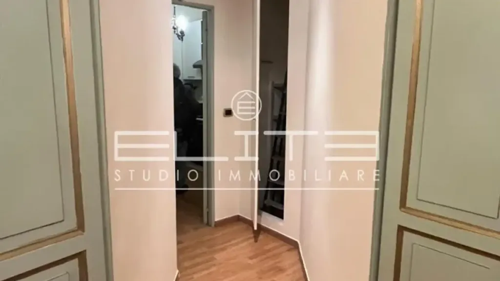 Esik - Apartment with Balcony in Ancona Centre