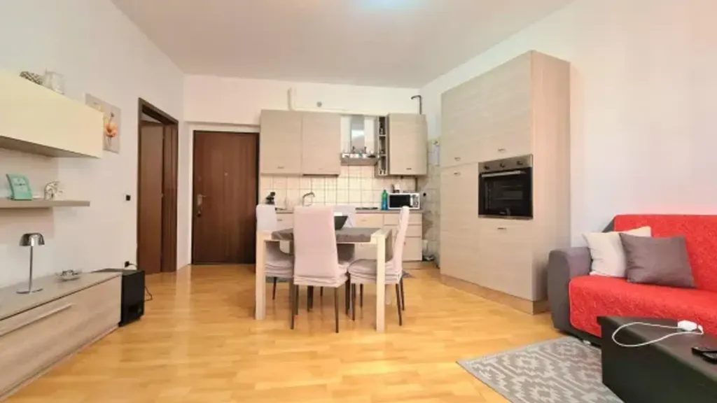 Soggiorno - Appartamento ristrutturato con balcone a Legnano