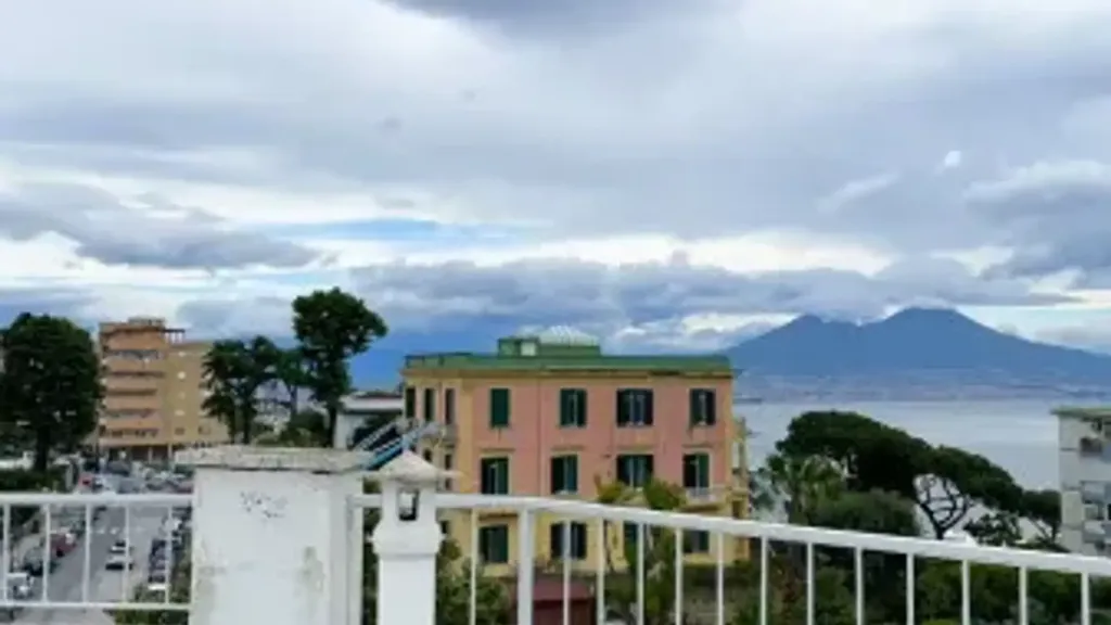 Balcon - Historic Apartment with Sea View in Naples