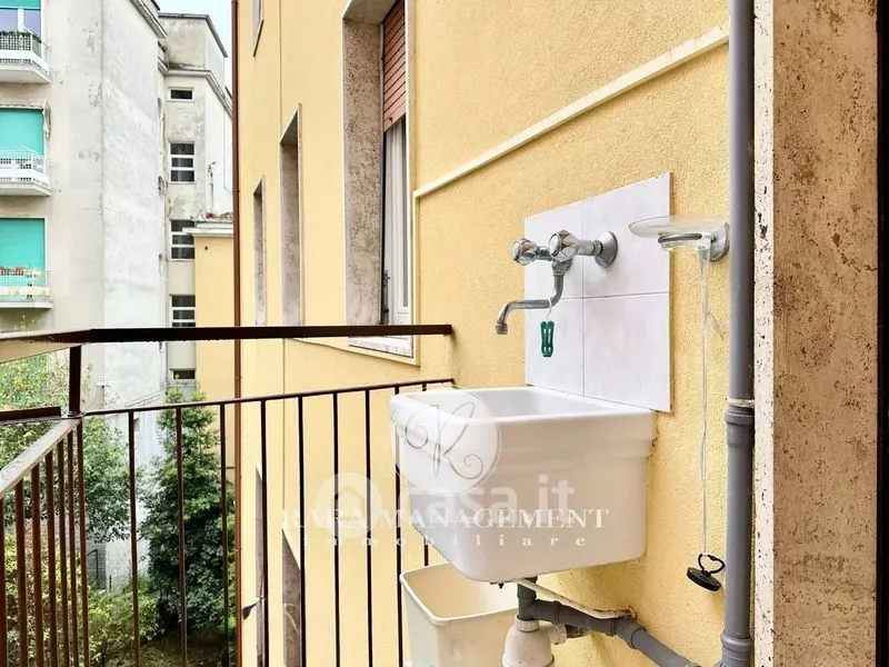 Rõdu - Centralised Apartment with Four Balconies in Ancona