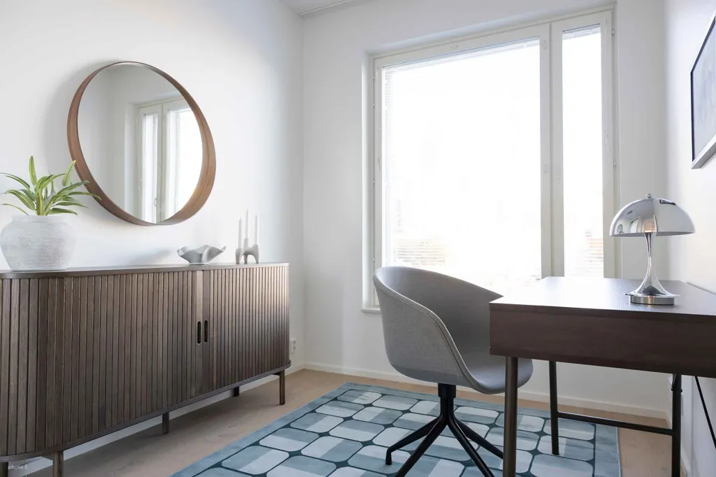 Kabinet - Bright Corner Apartment with Balcony in Pasila