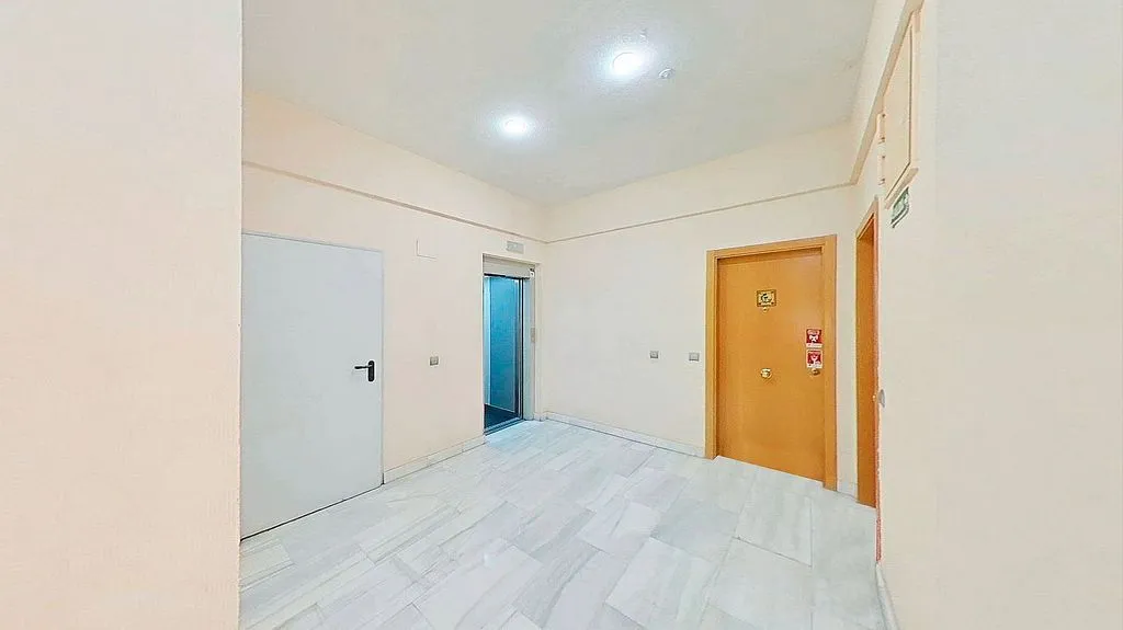 Entrée - Studio with Balcony in Valdeacederas