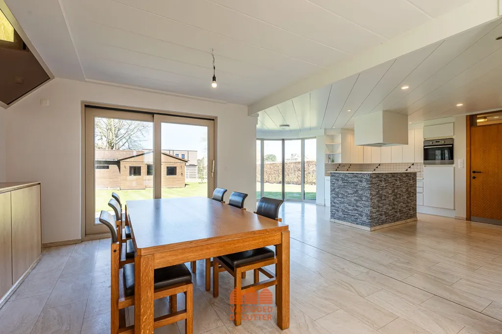 Söögituba - Open-plan House with Double Garage in Bentille