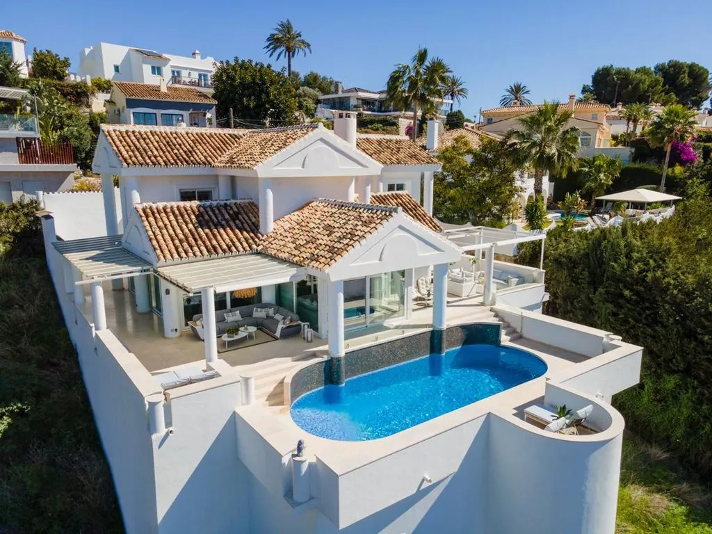 Piscine - Luxury Villa with Sea Views in Marbella