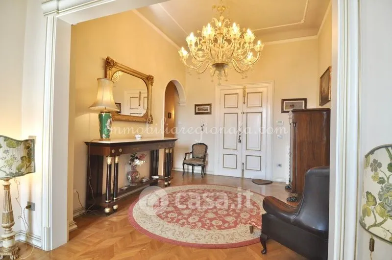 Esik - Elegant Apartment with Terrace in Lucca