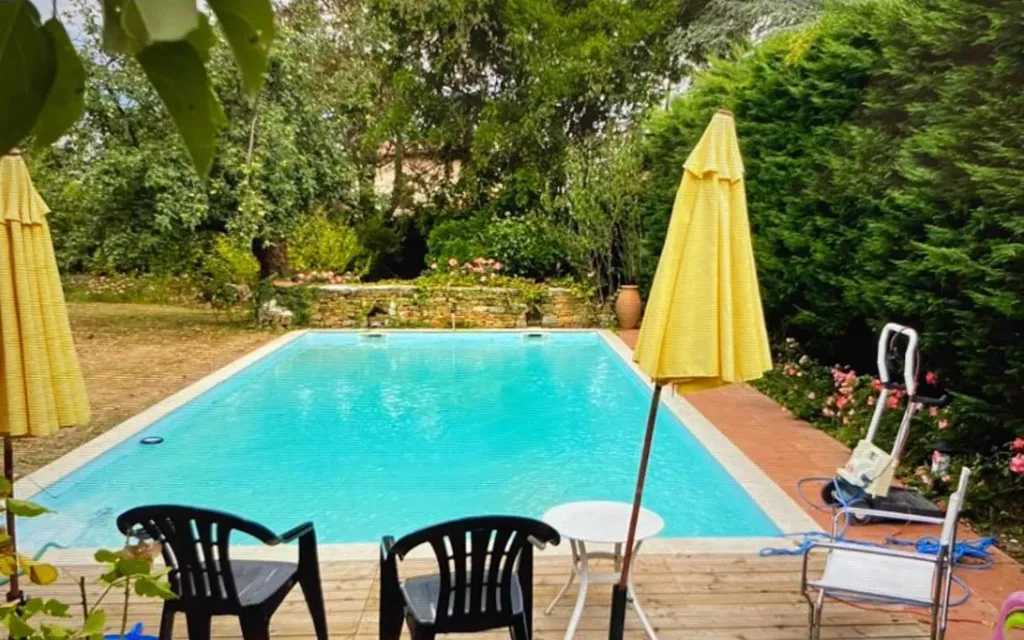 Piscine - Maison en Pierre avec Piscine à Dommartin