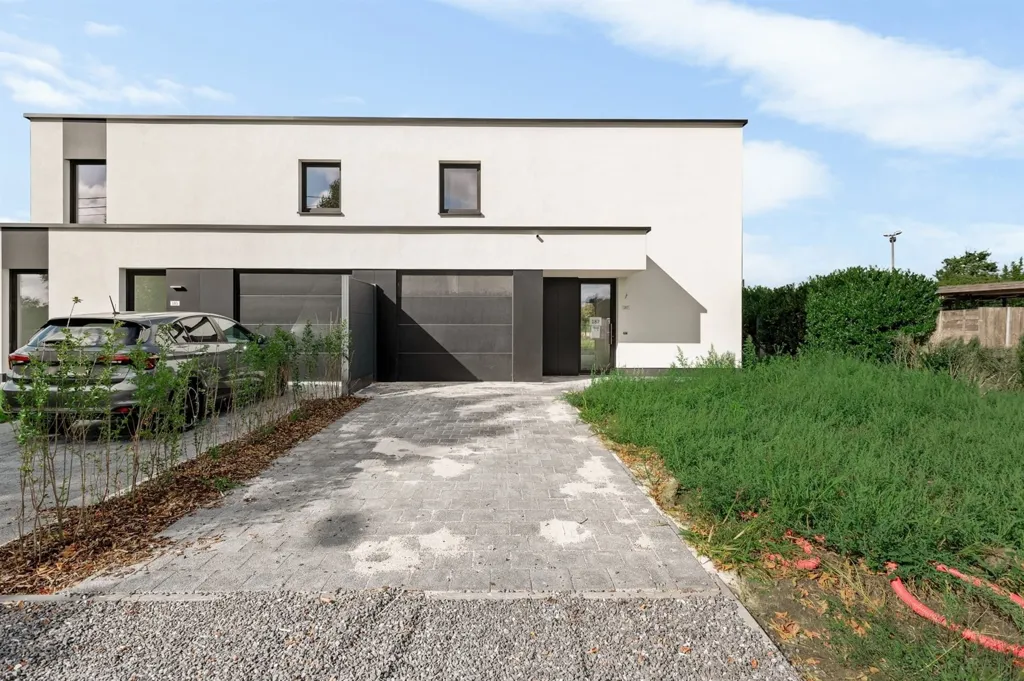 Contemporary Semi-Detached Home in New Development