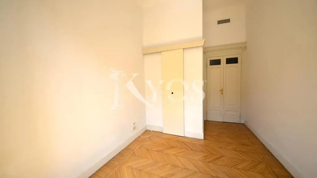 Toad - Historic Triplex with Balcony in Milan