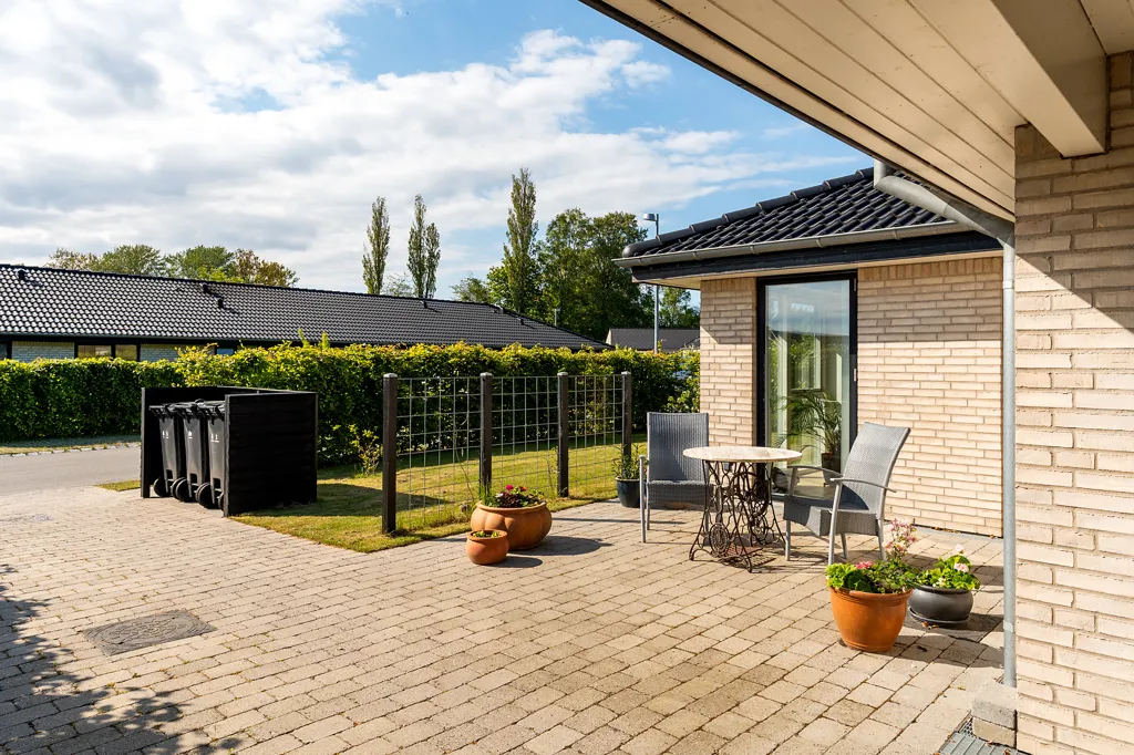 Terrace - Modern Rowhouse with Garden in Ålsgårde