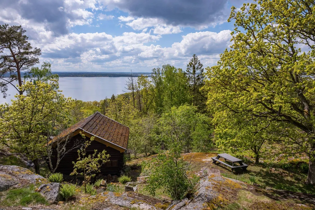 Aed - Plot with Scenic View for Development in Norrköping Area
