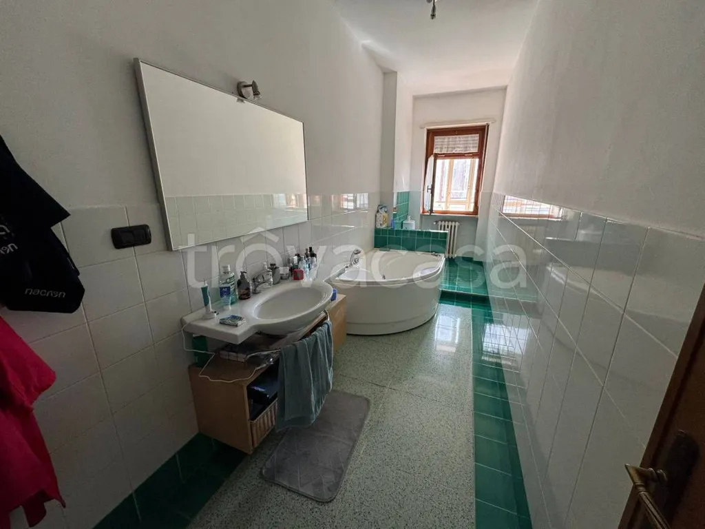 Bathrooms - Bright Apartment with Balcony in Turin