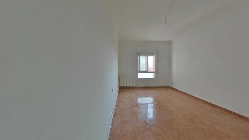 Pièces - Family-orientated Flat with Balcony in Mataró