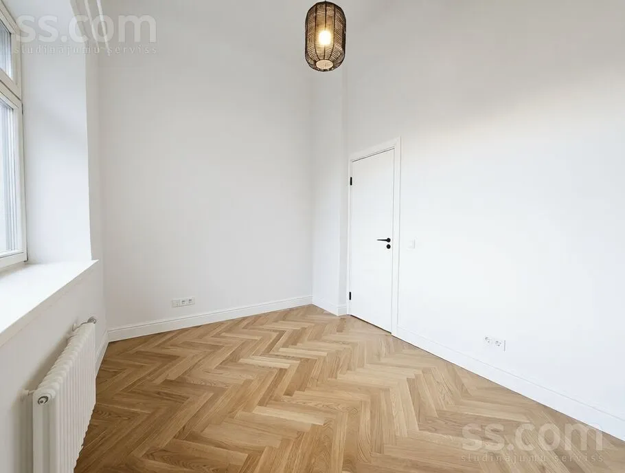 Pièces - Three-Bedroom Apartment with Central Location in Riga