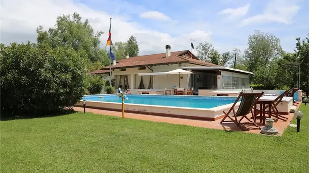 Bassein - Villa with Pool near Forte Dei Marmi