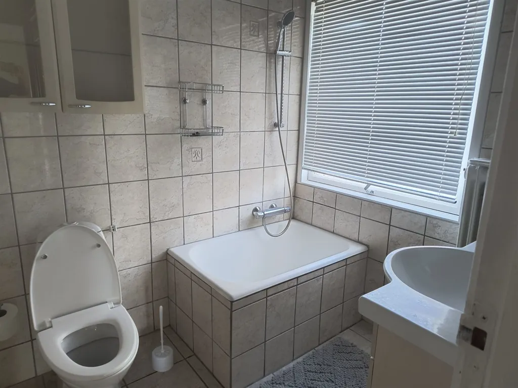 Salles de bain - Charming Villa with Garden in Struer
