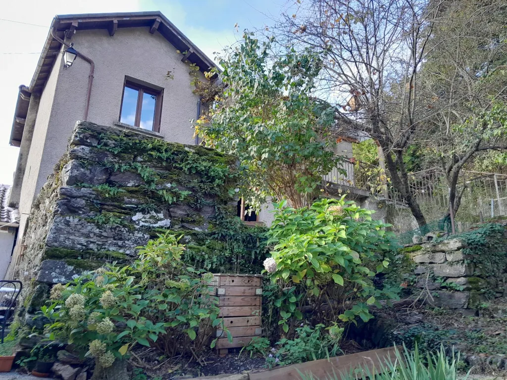 Aed - Rustic Hamlet House for Renovation in Ventalon