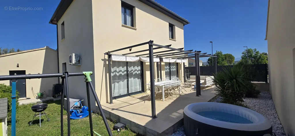 Terrasse - Villa Neuve avec Terrasse Sud à Proximité