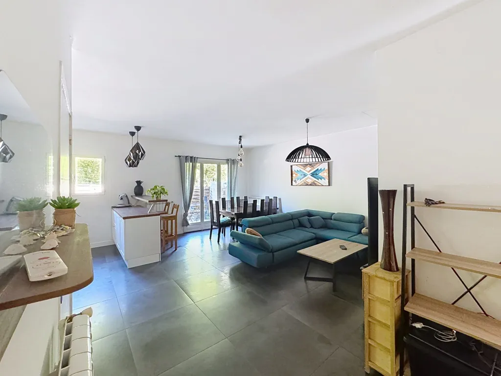 Séjour - Appartement Rénové avec Jardin et Terrasse à Gières