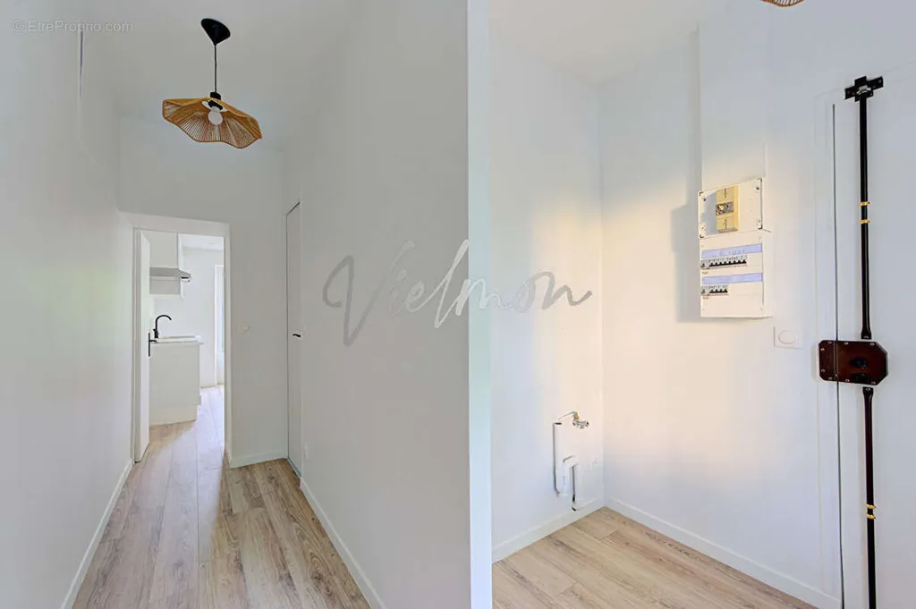 Entrée - Studio Rénové à Saint-Germain-en-Laye