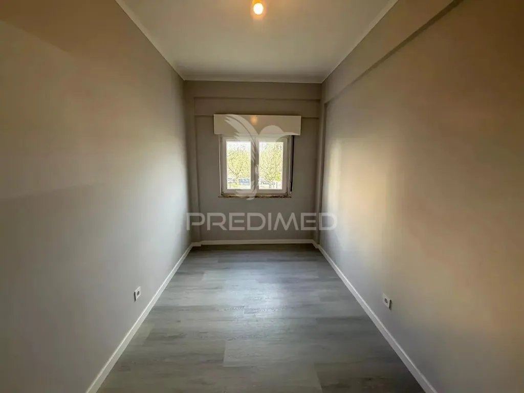 Pièces - Renovated T2 Apartment in Oeiras Centre