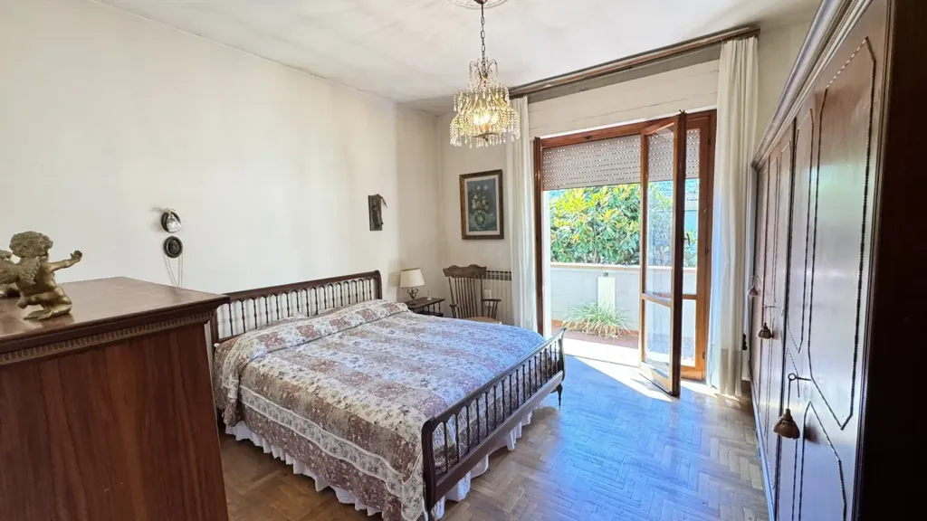 Camere da letto - Five-Bedroom Apartment with Garage in Prato