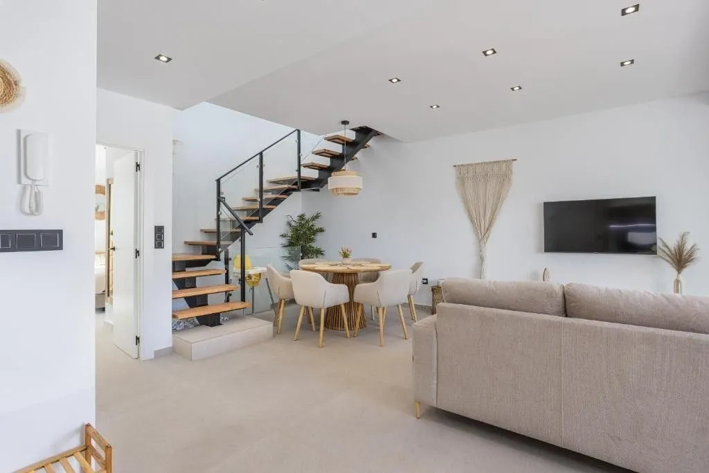 Elutuba - Modern Villa with Pool near Dolores Park