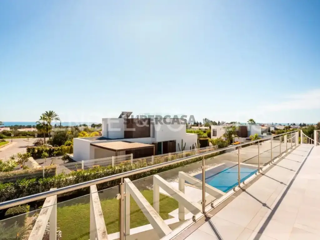 Bassein - Modern Villa with Sea Views in Lagoa