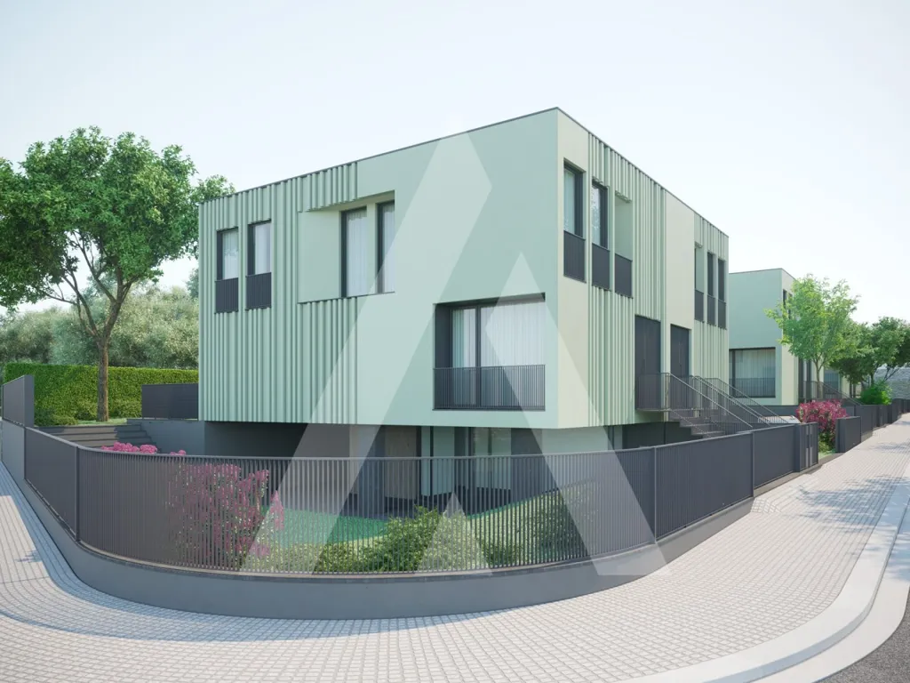 Modern T4 House with Elevator in São Roque