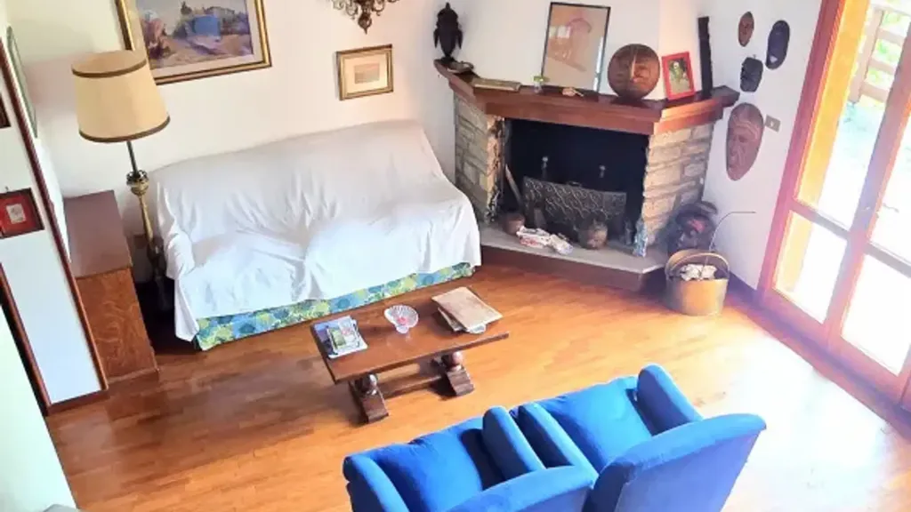 Elutuba - Terraced House with Fireplace in Bocconi
