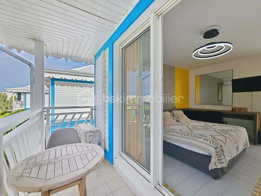 Balcony - Studio with Pool and Beach Access in Saint François