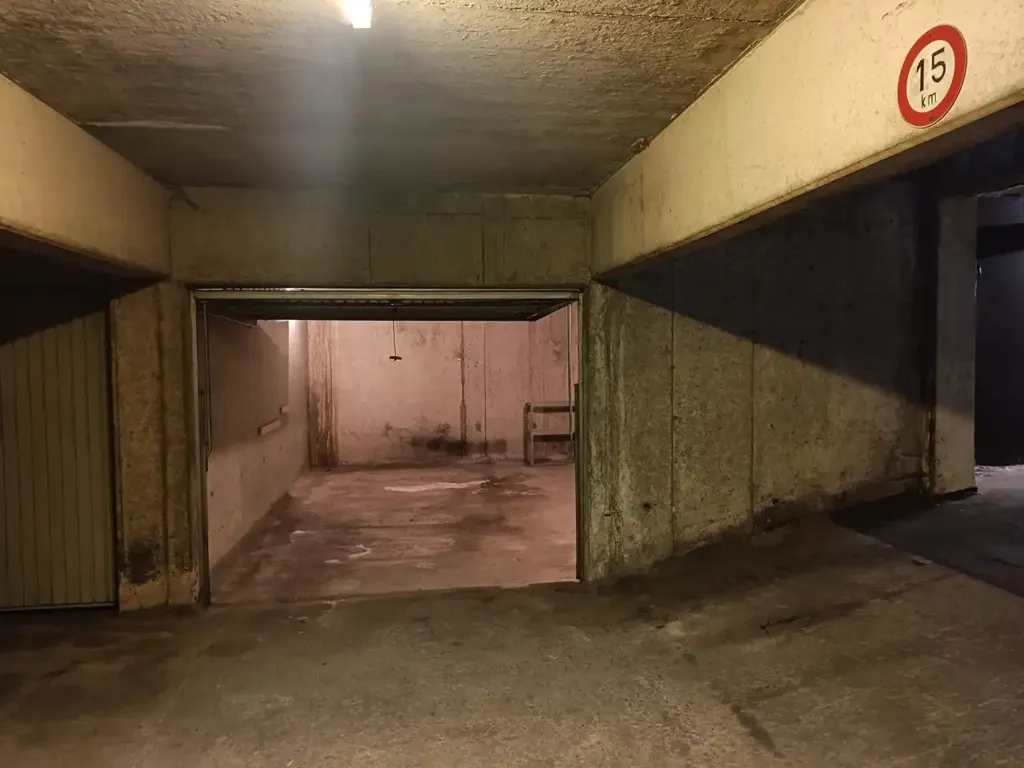 Garage - Spacious Garagebox in Genk Centre