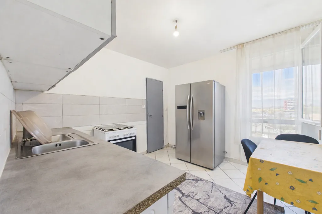 Cuisine - Appartement T5 avec Balcons et Garage à Valence