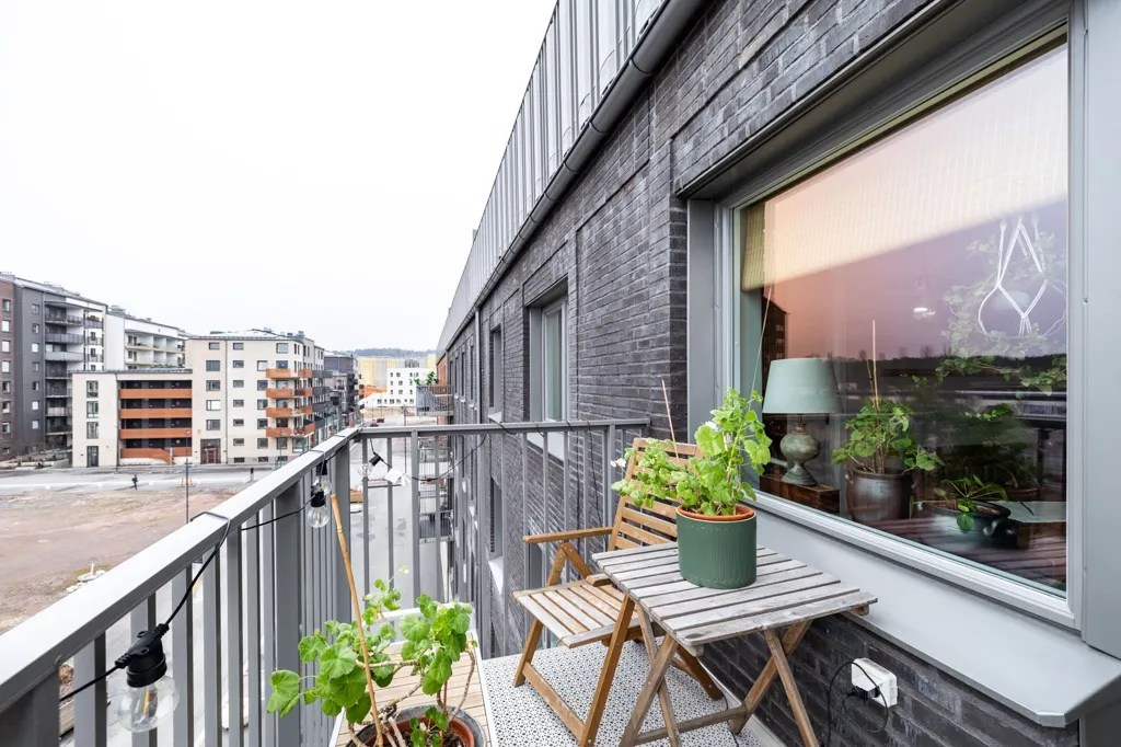 Balcon - Bostadsrätt with Two Balconies in Södra Munksjön