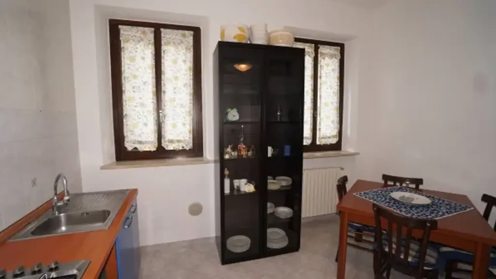 Söögituba - Ground Floor Apartment with Garage in Cassolnovo