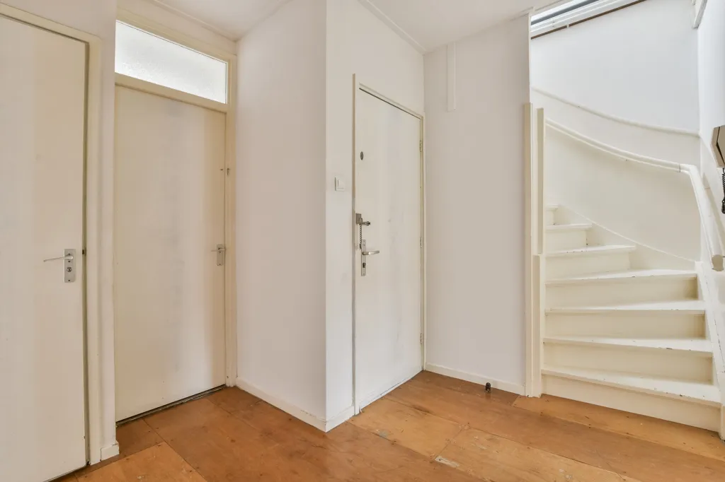 Pièces - Double Upper-Floor Apartment with Balcony in Watergraafsmeer