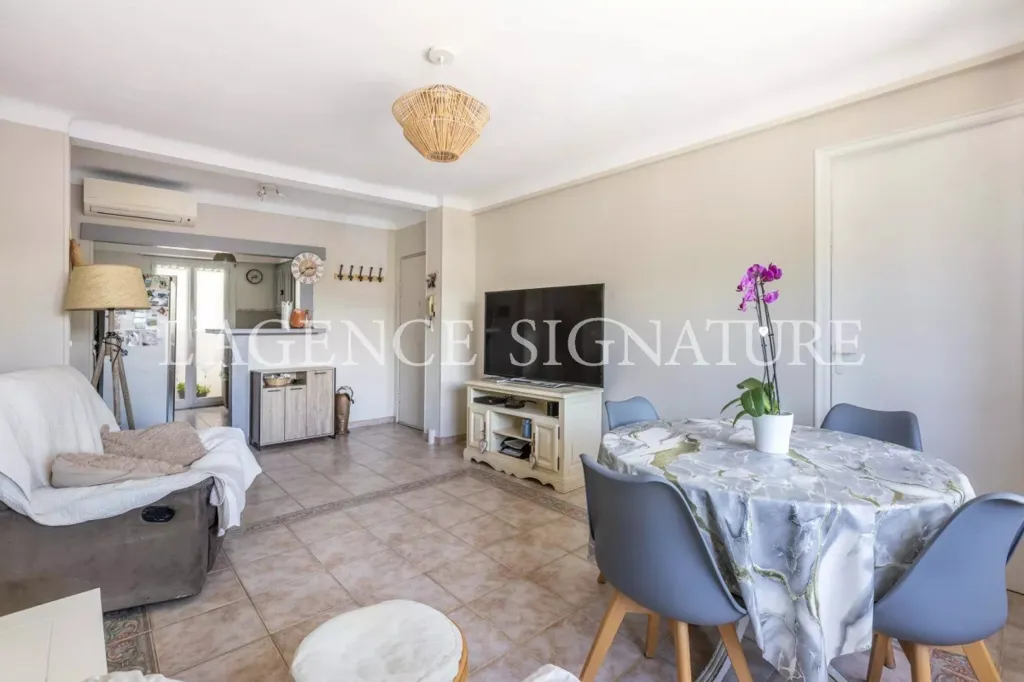 Dining Room - 4-Piece Apartment with Loggia in Nice