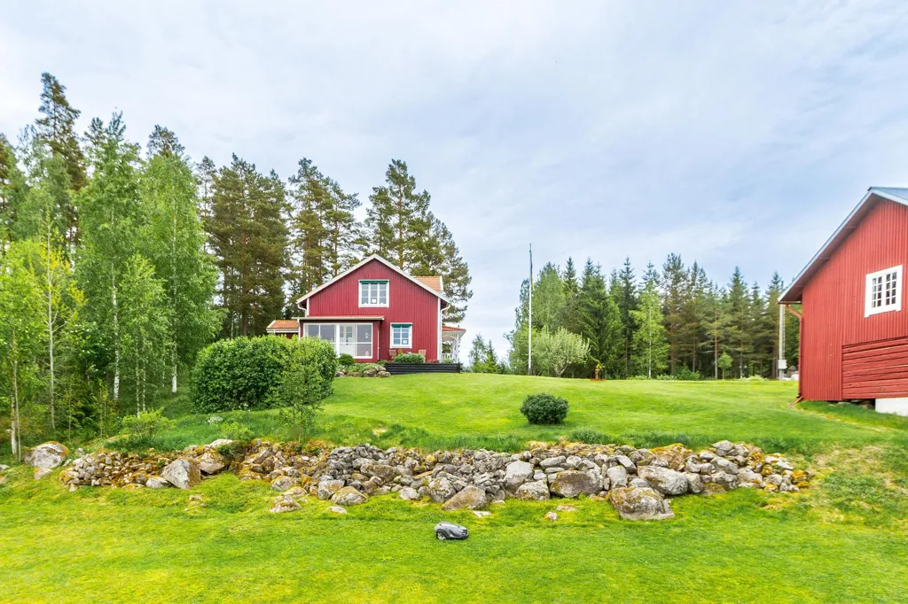 Jardin - Charming House with Lake View in Röbjörkeby