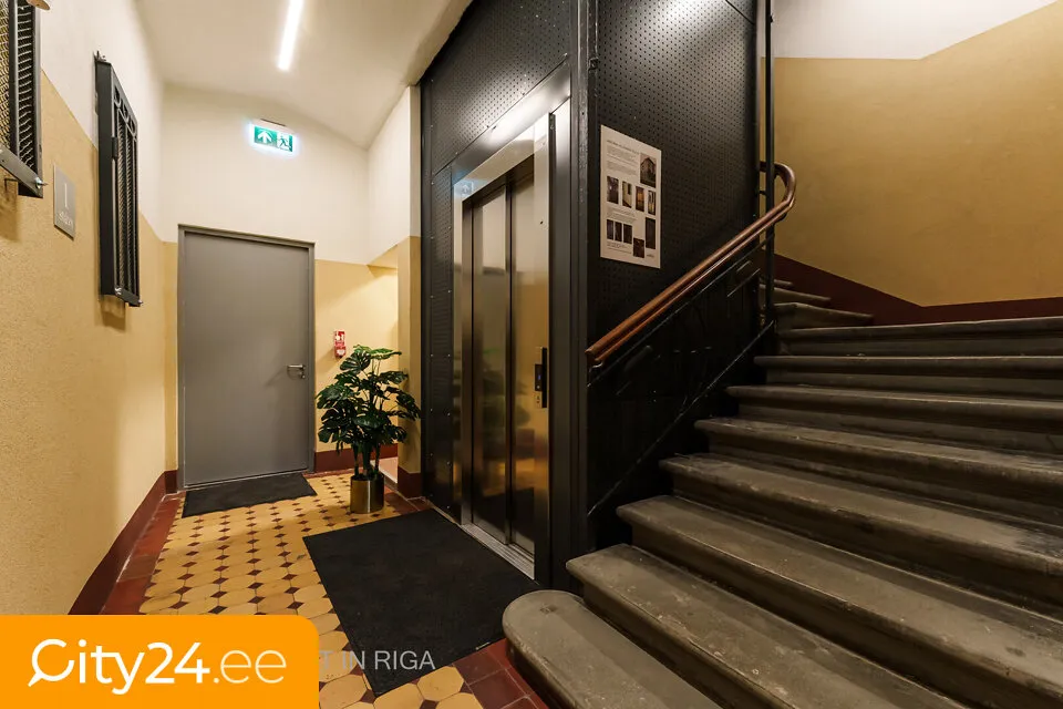 Esik - Furnished Studio in Historic Jūgendstil Building, Riga Centre