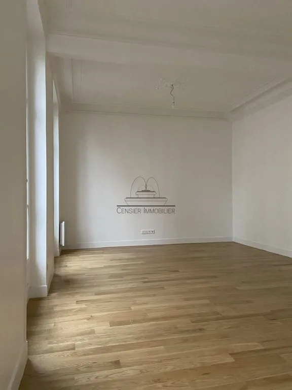 Pièces - Appartement Luxueux avec Balcon à La Muette