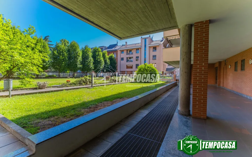 Aed - Modernised Three-Room Flat with Balcony in Milan