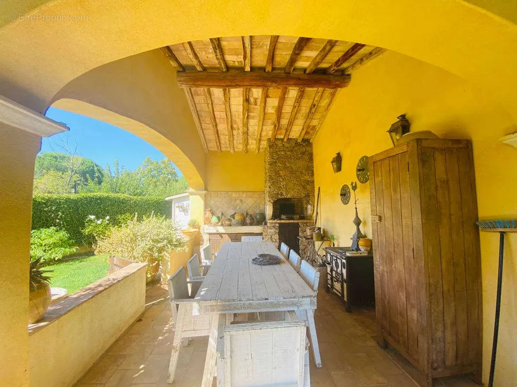 Terrass - Provençal Villa with Vineyard View in Grimaud