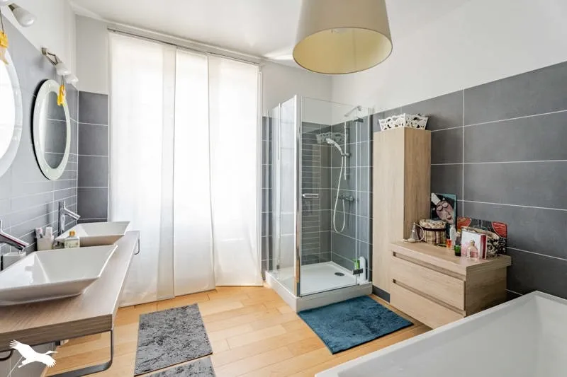 Bathrooms - 1930s House with Garden in Brest
