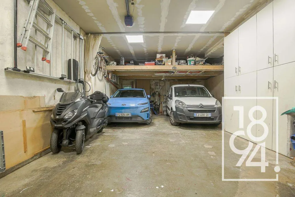 Garage - City House with Garage in Blancarde Sector