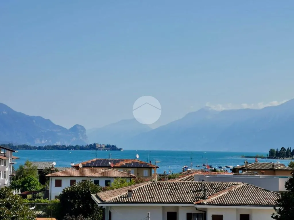 Apartment with Pool View in Manerba del Garda
